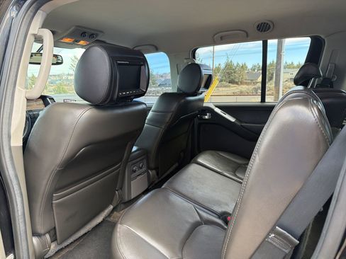 Used 2011 Nissan Pathfinder Silver image 19