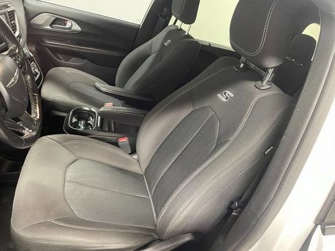 Used 2019 Chrysler Pacifica Touring Plus w/ S Appearance Package FWD image 13