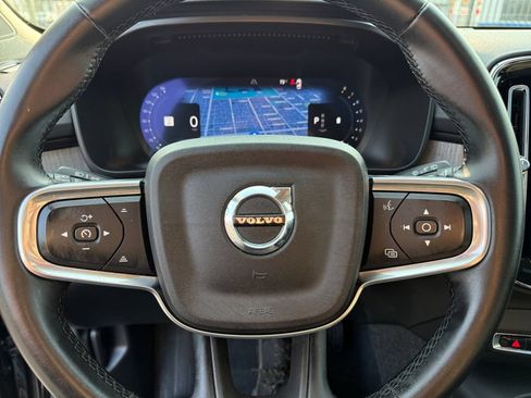 Used 2025 Volvo XC40 B5 Core AWD/4WD image 33