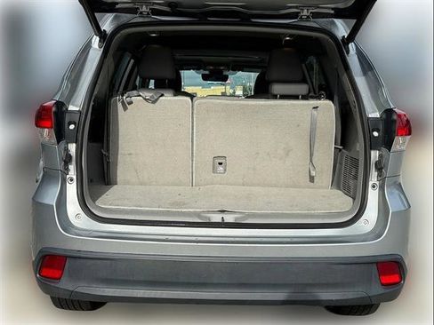 Used 2018 Toyota Highlander XLE FWD image 6