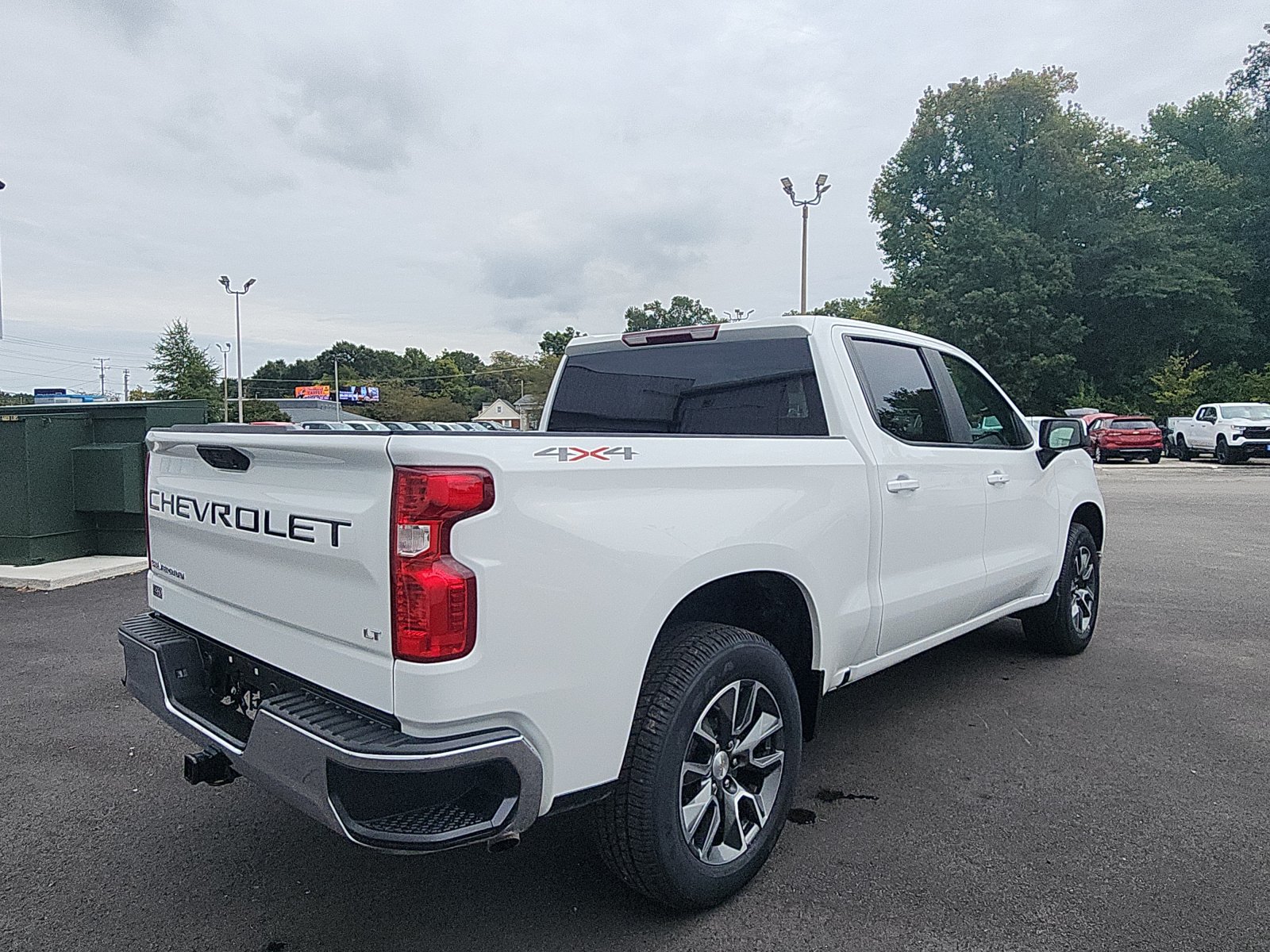 Used 2023 Chevrolet Silverado 1500 LT AWD/4WD image 5