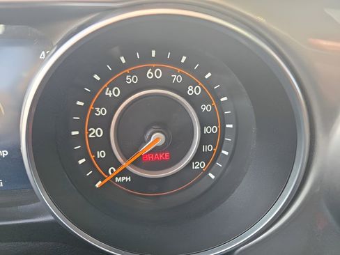 Used 2020 Jeep Wrangler Unlimited Sahara image 12