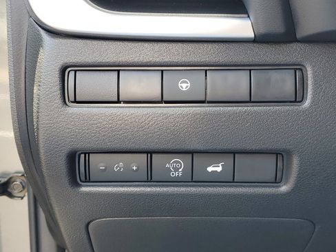 Certified 2026 Nissan Rogue SV FWD image 8