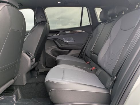 New 2026 Volkswagen Tiguan SE R-Line AWD/4WD image 14