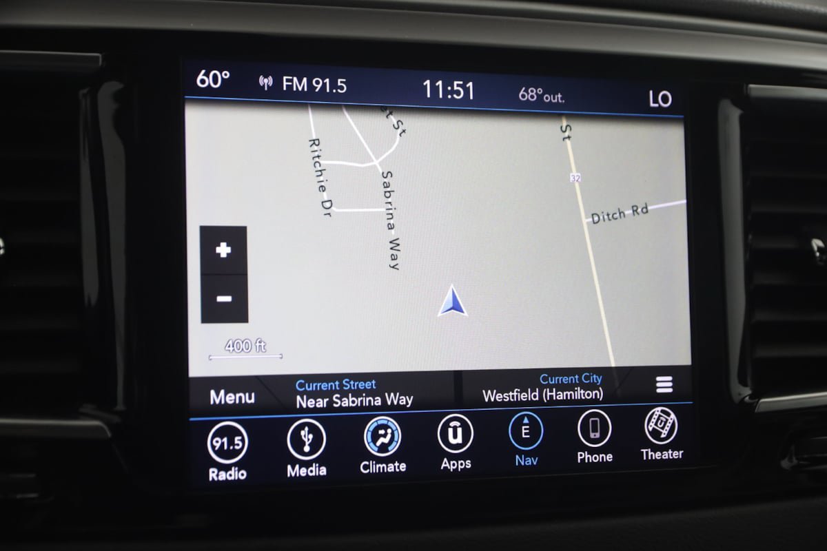 Used 2019 Chrysler Pacifica Touring-L Plus w/ S Appearance Package FWD image 9