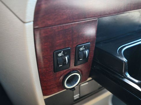 Used 2011 Toyota Sienna Limited w/ Premium Pkg FWD image 38