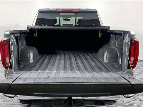 Used 2022 GMC Sierra 1500 SLT w/ SLT Premium Package AWD/4WD image 32