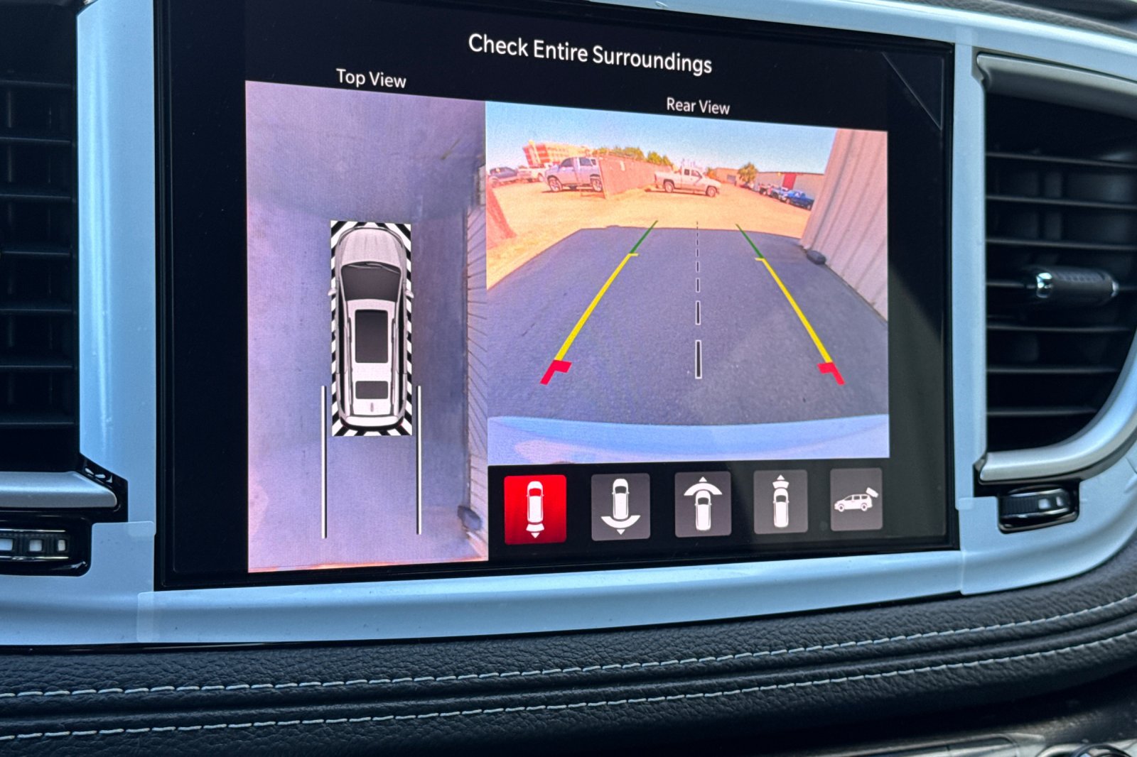 New 2027 Chrysler Pacifica Select FWD image 17