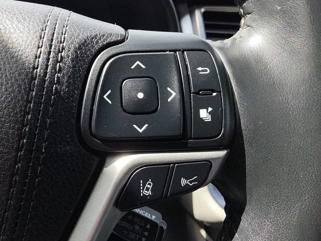 Used 2018 Toyota Highlander Limited FWD image 32