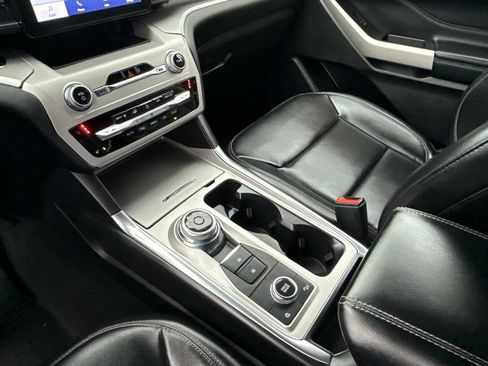 Used 2023 Ford Explorer XLT w/ Equipment Group 202A image 7