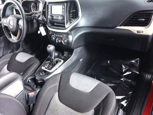 Used 2016 Jeep Cherokee Sport AWD/4WD image 39