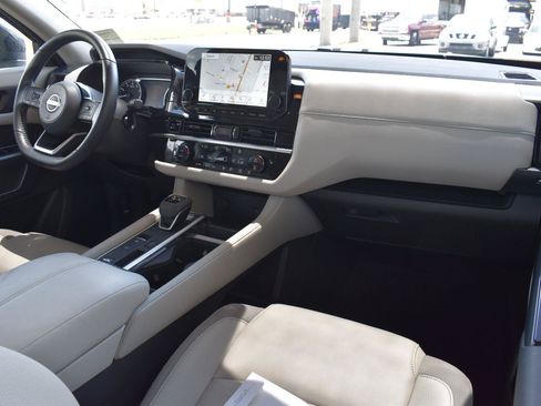 Used 2025 Nissan Pathfinder SL FWD image 70