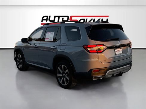 Used 2025 Honda Pilot Elite image 5