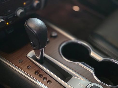 Used 2019 Nissan Pathfinder Platinum image 21