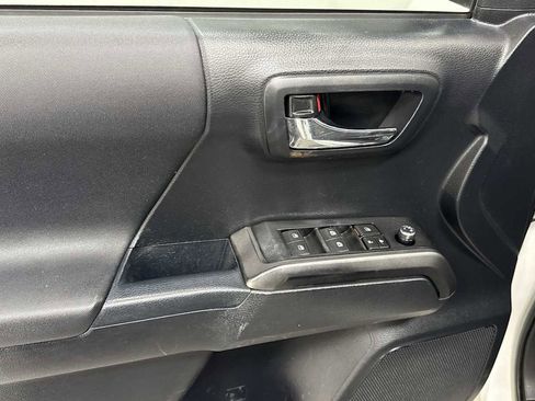 Certified 2018 Toyota Tacoma TRD Sport image 15