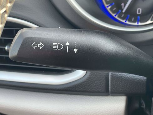 Used 2024 Chrysler Pacifica Touring-L FWD image 23