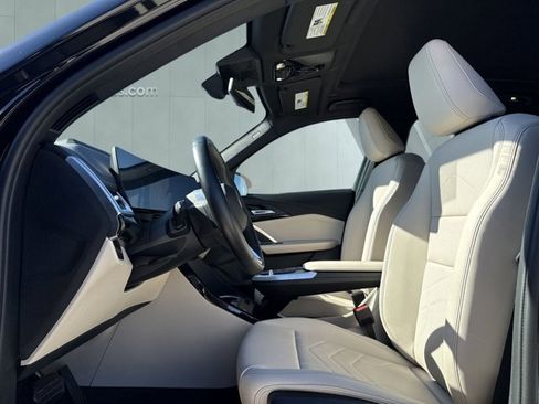 Used 2024 BMW X1 xDrive28i w/ Technology Package image 9