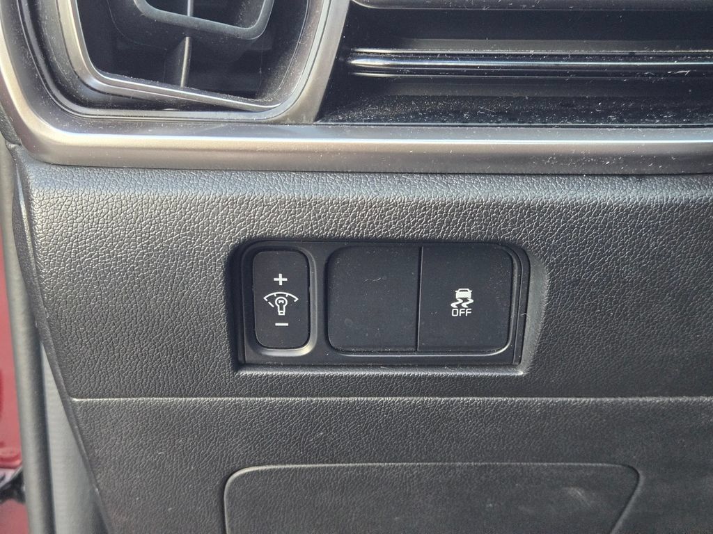 Used 2025 Kia Sorento LX FWD image 24