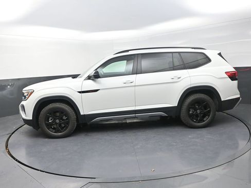 New 2026 Volkswagen Atlas Peak Edition image 6