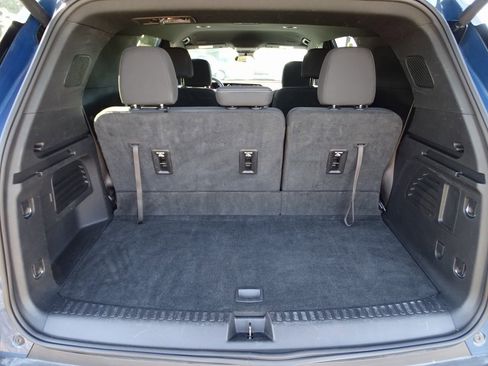 Used 2025 Chevrolet Traverse LT image 10