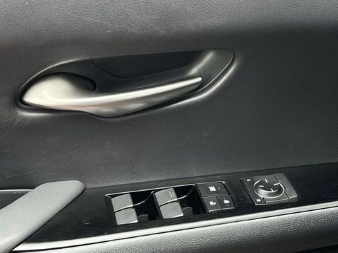 Used 2019 Lexus UX 200 F Sport FWD image 19