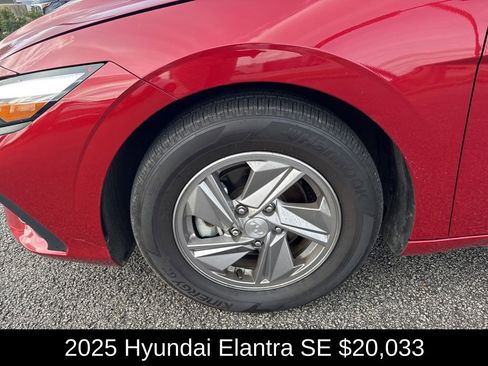 Used 2025 Hyundai Elantra SE image 9