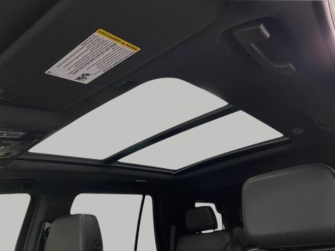 Used 2023 Chevrolet Tahoe Z71 w/ Luxury Package image 33