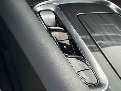 Used 2024 Buick Enclave Premium image 20