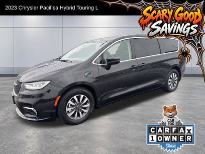 Used 2023 Chrysler Pacifica Touring-L