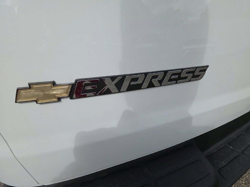 Used 2025 Chevrolet Express 2500 w/ Driver Convenience Package RWD image 28