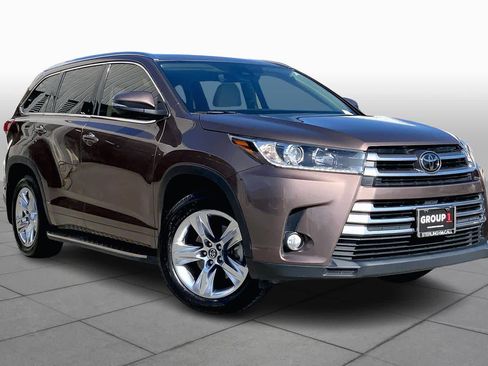 Used 2017 Toyota Highlander Limited image 2