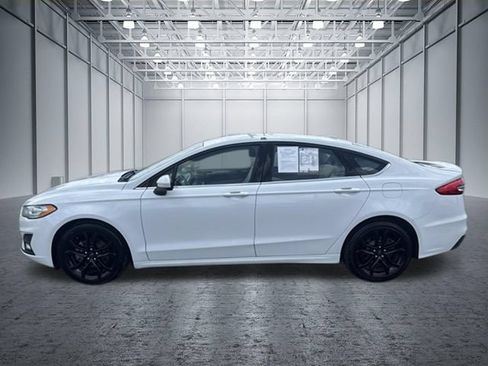 Used 2020 Ford Fusion SE w/ Equipment Group 151A FWD image 2
