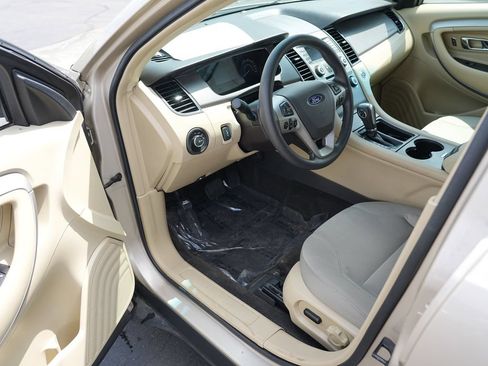 Used 2018 Ford Taurus SE FWD image 13