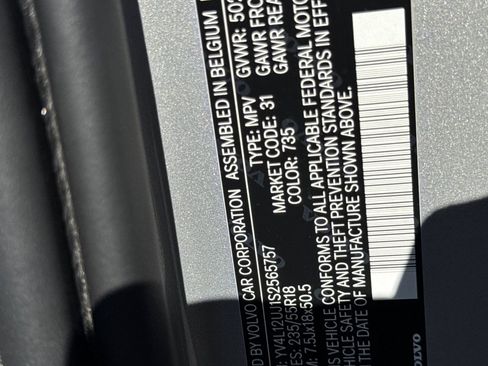 Certified 2025 Volvo XC40 B5 Core image 31