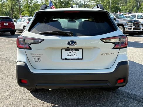 Used 2024 Subaru Outback Premium AWD/4WD image 6