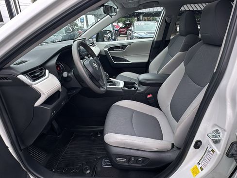 Used 2021 Toyota RAV4 XLE w/ Convenience Package FWD image 14