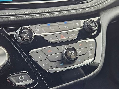 New 2026 Chrysler Pacifica Select image 34