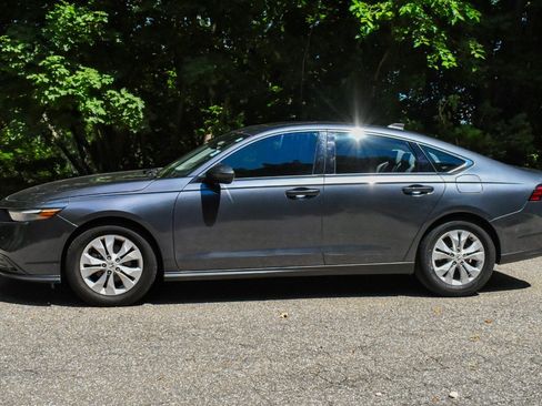 Used 2023 Honda Accord EX image 2