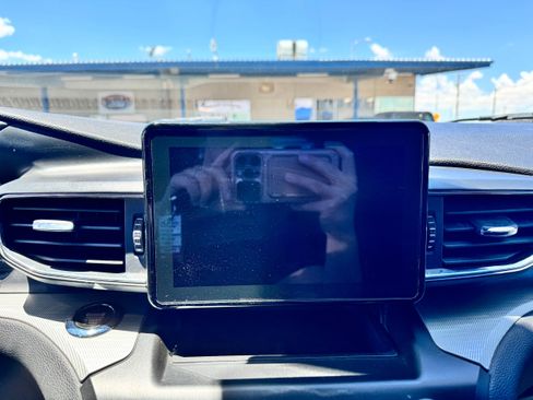 Used 2020 Ford Explorer XLT w/ Equipment Group 202A image 13