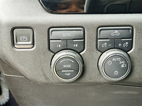 Used 2022 Chevrolet Silverado 1500 LT image 10