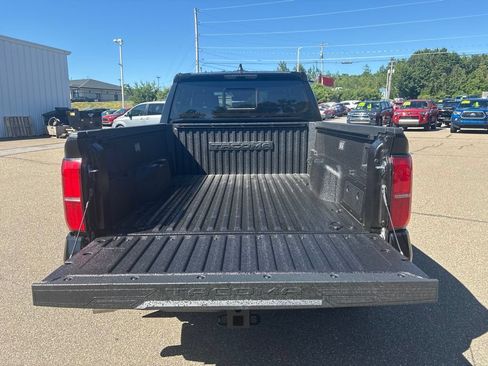 Used 2026 Toyota Tacoma TRD Off-Road w/ TRD Off Road Upgrade Package AWD/4WD image 16