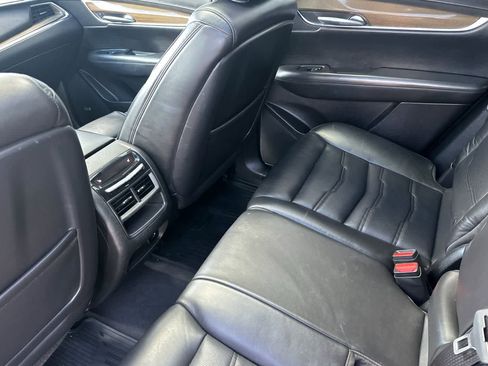 Used 2017 Cadillac XT5 Platinum AWD/4WD image 4