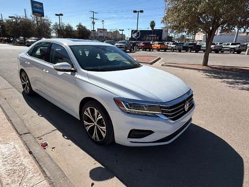 Used 2021 Volkswagen Passat 2.0T SE image 6
