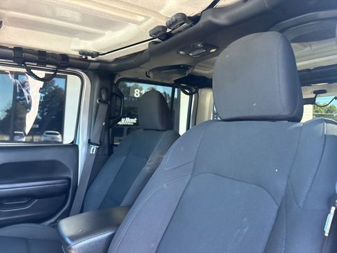 Used 2019 Jeep Wrangler Unlimited Sport S AWD/4WD image 3
