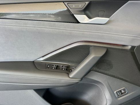 New 2026 Volkswagen Tiguan SE R-Line AWD/4WD image 10