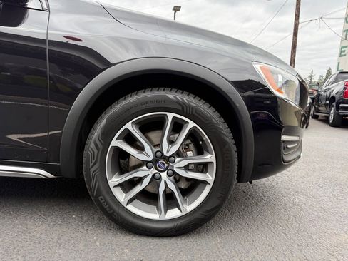 Used 2018 Volvo V60 T5 Cross Country w/ Convenience Package image 10
