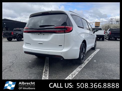 New 2026 Chrysler Pacifica Select AWD/4WD image 5