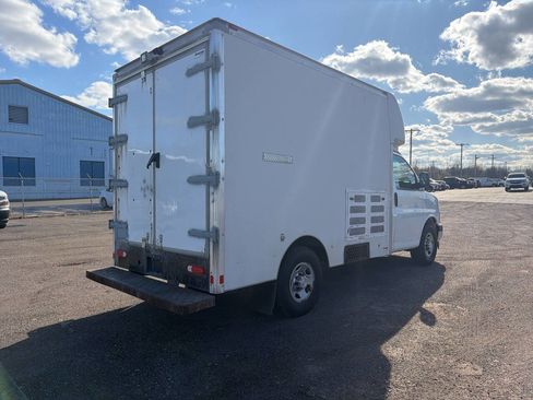 Used 2017 Chevrolet Express 3500 w/ Chrome Appearance Package image 4