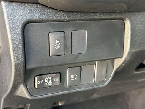Used 2021 Toyota Tacoma SR AWD/4WD image 16