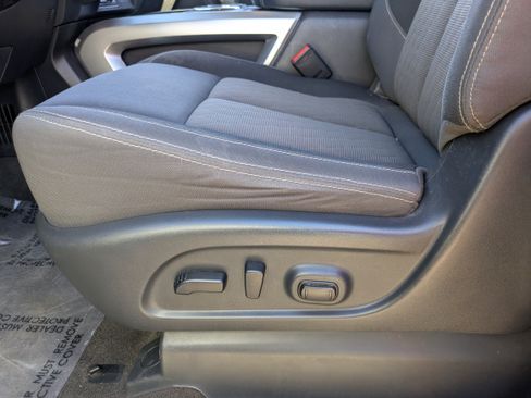 Used 2022 Nissan Titan SV w/ SV Convenience Package image 20